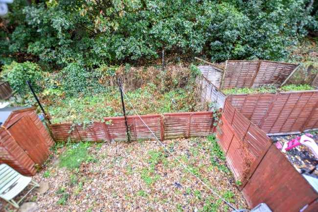 9 Ely Close, Erith, DA8 2EA 17