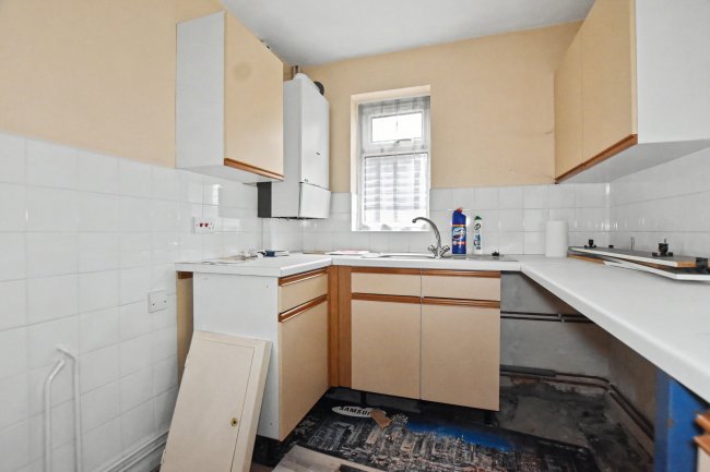 9 Ely Close, Erith, DA8 2EA 17