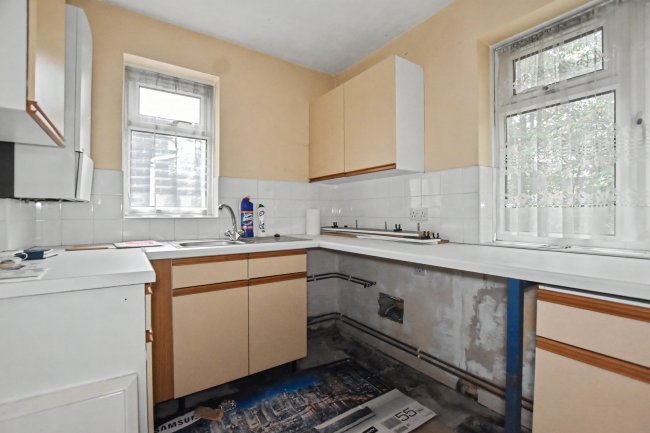 9 Ely Close, Erith, DA8 2EA 17