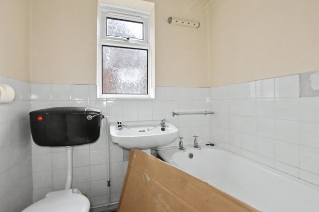 9 Ely Close, Erith, DA8 2EA 17