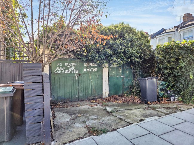 Garages rear of 35 Park Avenue, Crouch End, London N8 7RU 5
