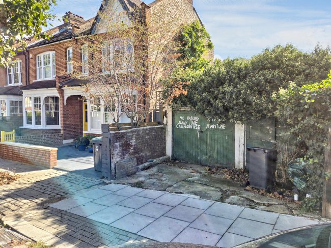 Garages rear of 35 Park Avenue, Crouch End, London N8 7RU 5