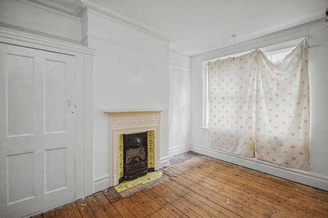 7 Netherfield Road, London N12 8DP 19