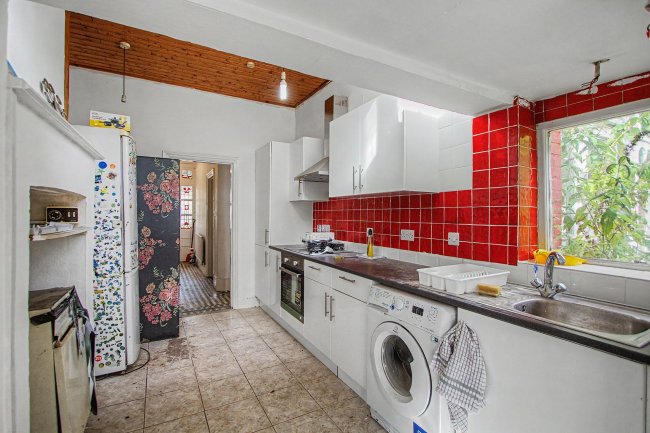 7 Netherfield Road, London N12 8DP 19
