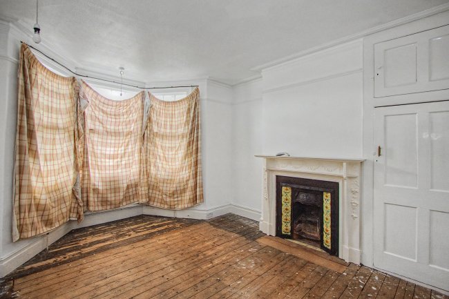 7 Netherfield Road, London N12 8DP 19