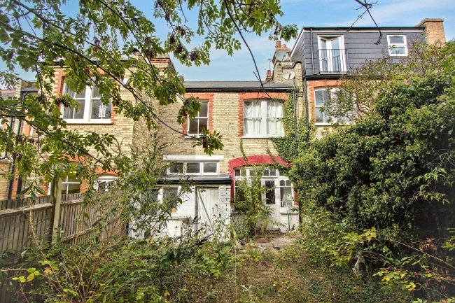 7 Netherfield Road, London N12 8DP 19