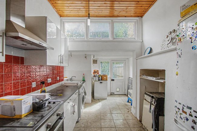 7 Netherfield Road, London N12 8DP 19