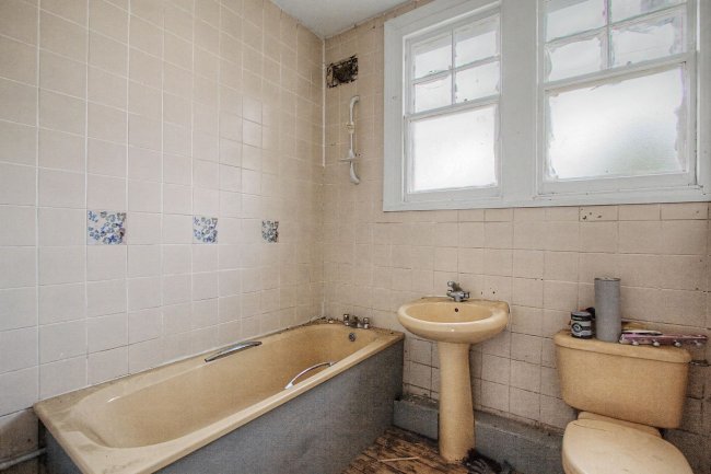 7 Netherfield Road, London N12 8DP 19
