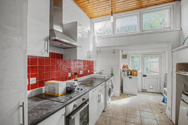7 Netherfield Road, London N12 8DP 19
