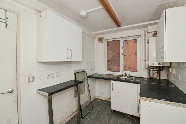 48 Raccoon Way, Hounslow, Middlesex, TW4 7PJ 13