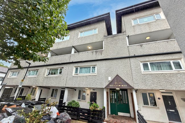 48 Raccoon Way, Hounslow, Middlesex, TW4 7PJ 13