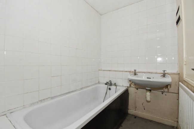 48 Raccoon Way, Hounslow, Middlesex, TW4 7PJ 13