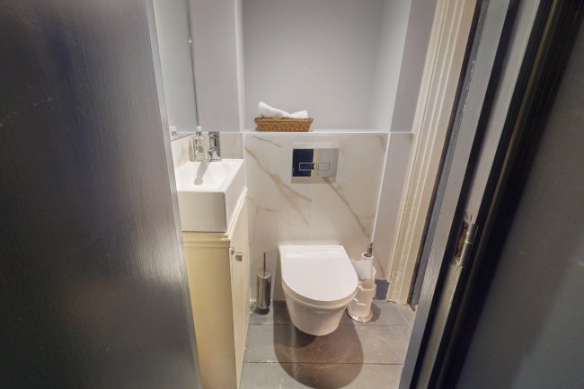 East House, East Street, Petworth, GU28 0AB 6