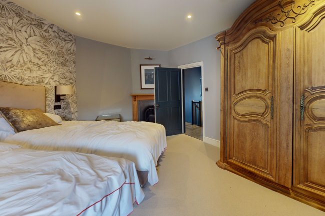 East House, East Street, Petworth, GU28 0AB 6
