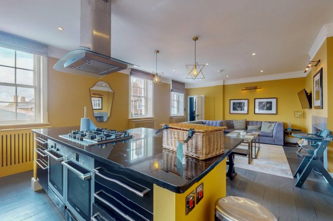 East House, East Street, Petworth, GU28 0AB 6