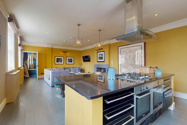 East House, East Street, Petworth, GU28 0AB 6