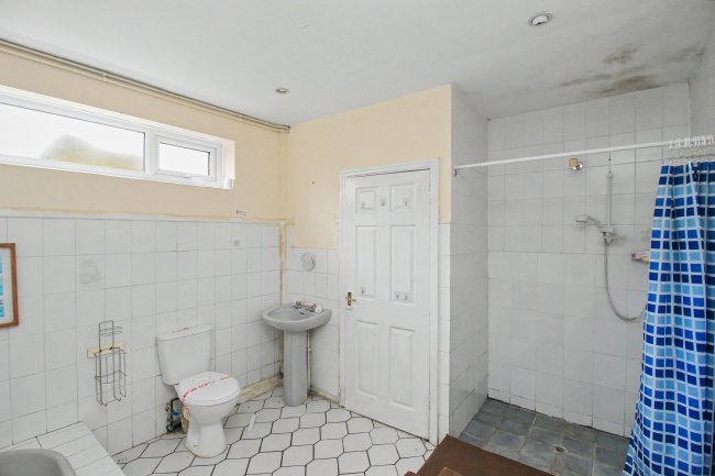 130 and 130A Brereton Avenue, Cleethorpes DN35 7RL 8