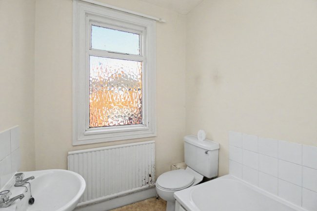 130 and 130A Brereton Avenue, Cleethorpes DN35 7RL 8