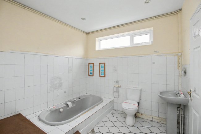 130 and 130A Brereton Avenue, Cleethorpes DN35 7RL 8