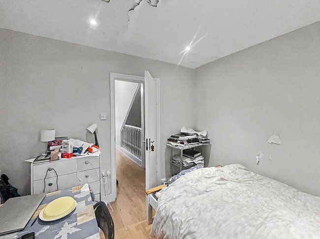 107 Fulham Palace Road, London W6 8JA 8