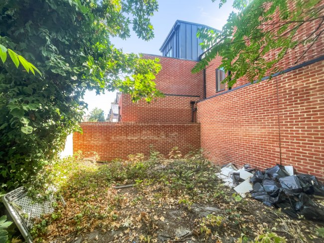 107 Fulham Palace Road, London W6 8JA 8