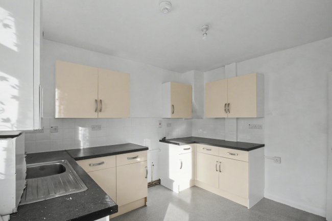 16 Ilkley Road, Royal Docks, London, E16 3JX 7