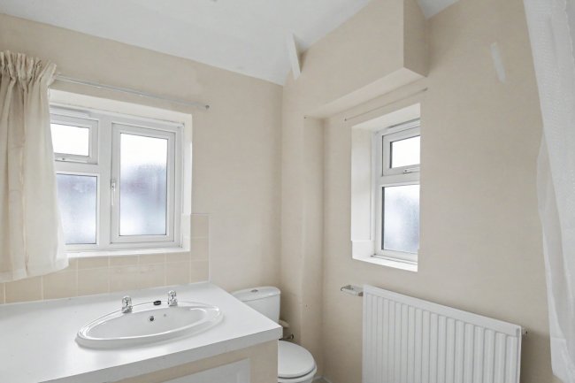16 Ilkley Road, Royal Docks, London, E16 3JX 7