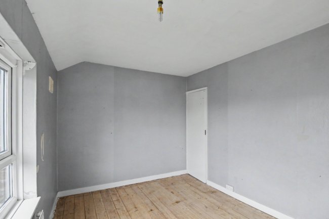 16 Ilkley Road, Royal Docks, London, E16 3JX 7