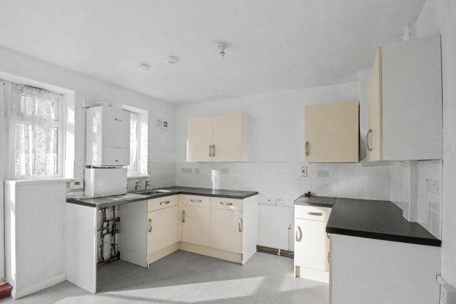 16 Ilkley Road, Royal Docks, London, E16 3JX 7