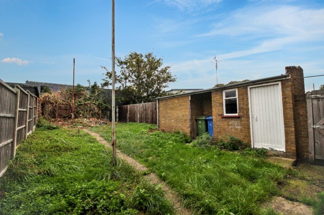 16 Ilkley Road, Royal Docks, London, E16 3JX 7