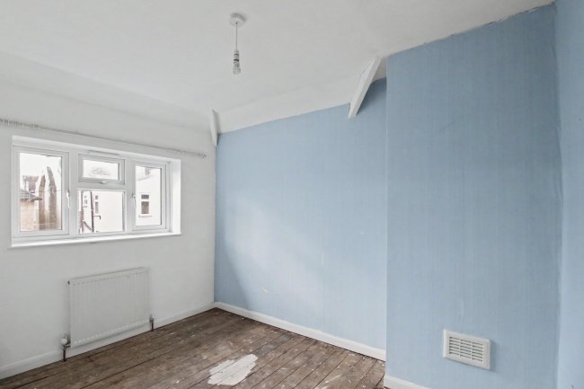 16 Ilkley Road, Royal Docks, London, E16 3JX 7