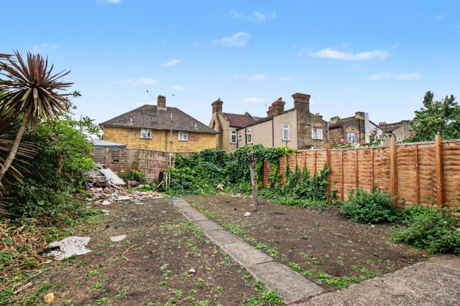 16 Ilkley Road, Royal Docks, London, E16 3JX 7