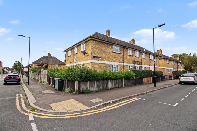 16 Ilkley Road, Royal Docks, London, E16 3JX 7