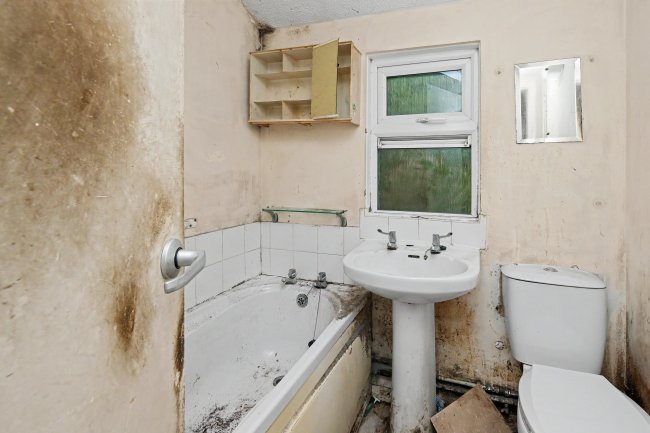 87 Bradwell Road, Bradville, Milton Keynes, MK13 7AX 1