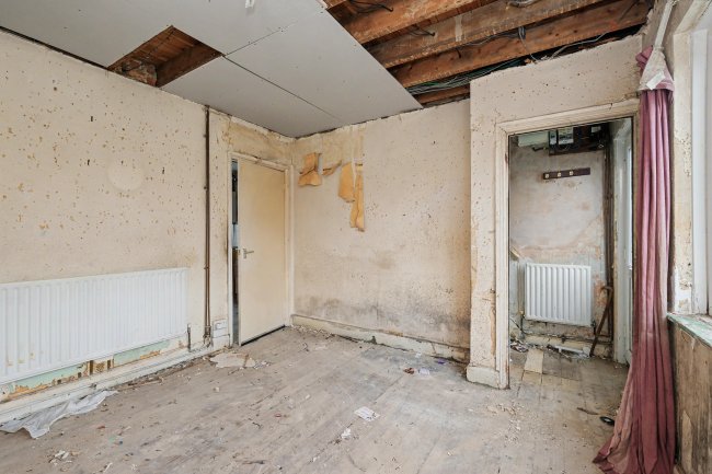87 Bradwell Road, Bradville, Milton Keynes, MK13 7AX 1