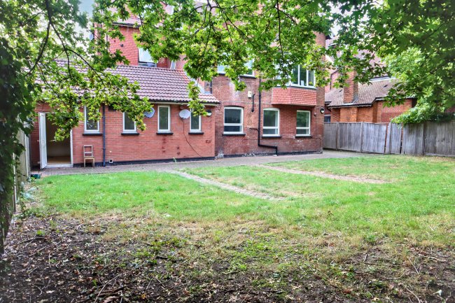 Flat D, 14 Aldrington Road, London SW16 1TH 4