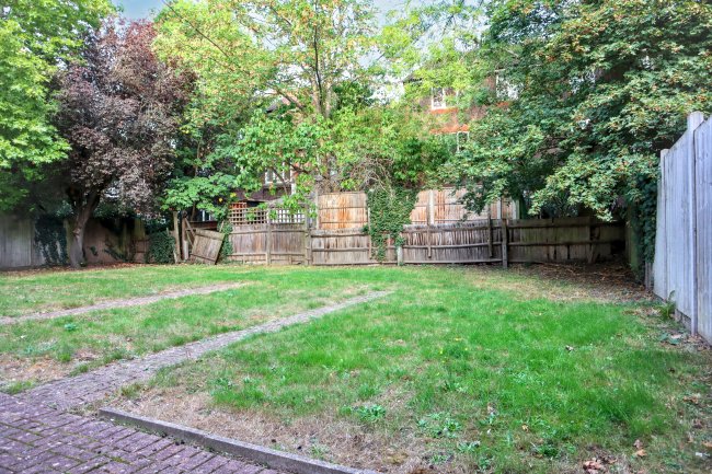 Flat D, 14 Aldrington Road, London SW16 1TH 4