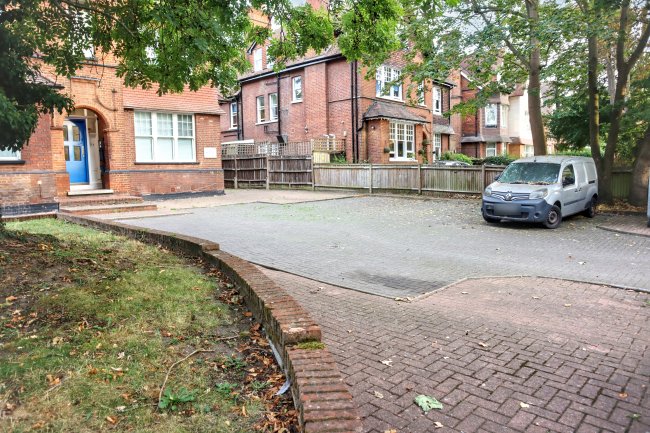 Flat D, 14 Aldrington Road, London SW16 1TH 4
