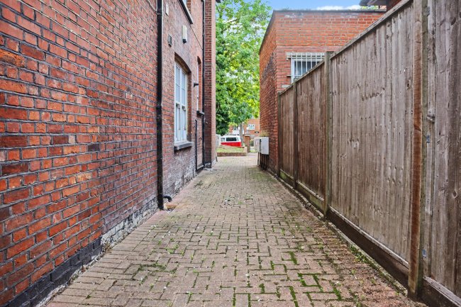 Flat D, 14 Aldrington Road, London SW16 1TH 4