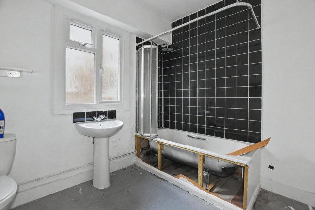 Flat A & Flat B, 3 Plumstead Common Road, London, SE18 3AP 2