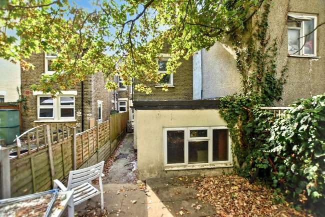 Flat A & Flat B, 3 Plumstead Common Road, London, SE18 3AP 2