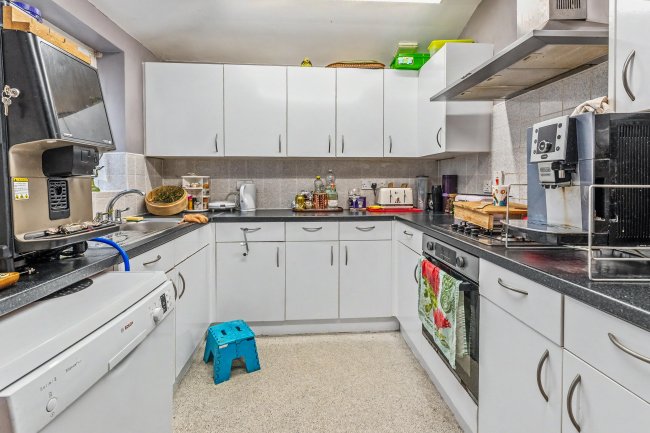 149 Ash Street, Ash, Aldershot, Surrey, GU12 6LJ 10