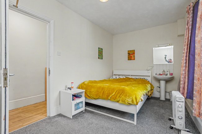 82 Normandy Street, Alton, Hampshire, GU34 1DH 1