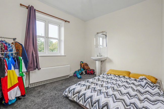 82 Normandy Street, Alton, Hampshire, GU34 1DH 1