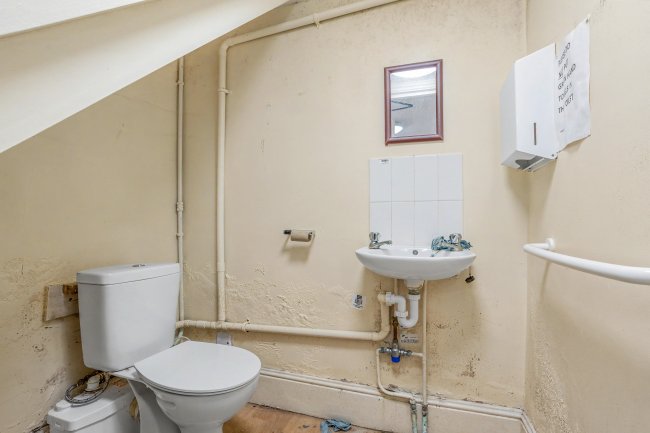 82 Normandy Street, Alton, Hampshire, GU34 1DH 1