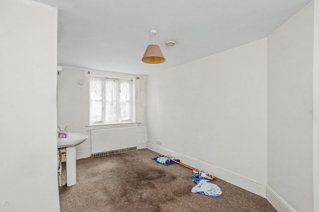 82 Normandy Street, Alton, Hampshire, GU34 1DH 1