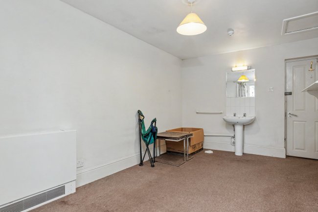 82 Normandy Street, Alton, Hampshire, GU34 1DH 1