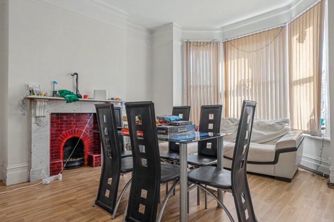 82 Normandy Street, Alton, Hampshire, GU34 1DH 1