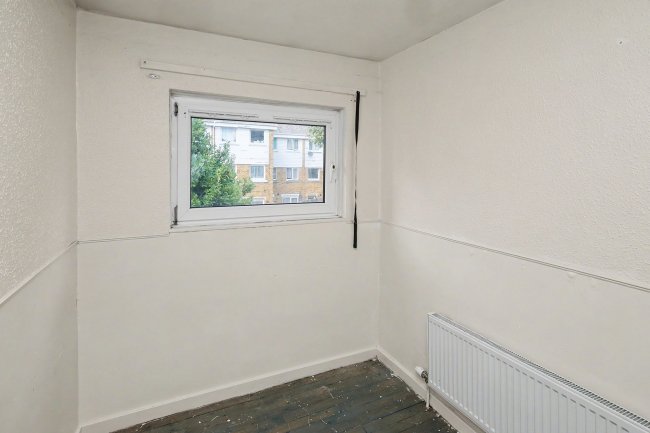 92 William Morley Close, London E6 1QZ 4