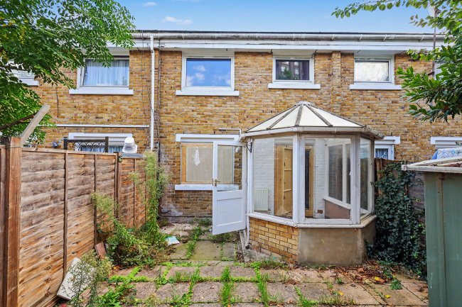 92 William Morley Close, London E6 1QZ 4